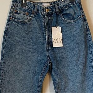 NWT ZARA Straight Jeans (Size 8)
